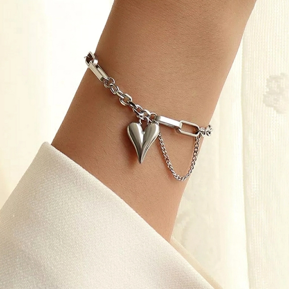 NEW 18K White Gold Silver Tone Chain Link Bracelet with Heart Charm - Picture 2 of 7